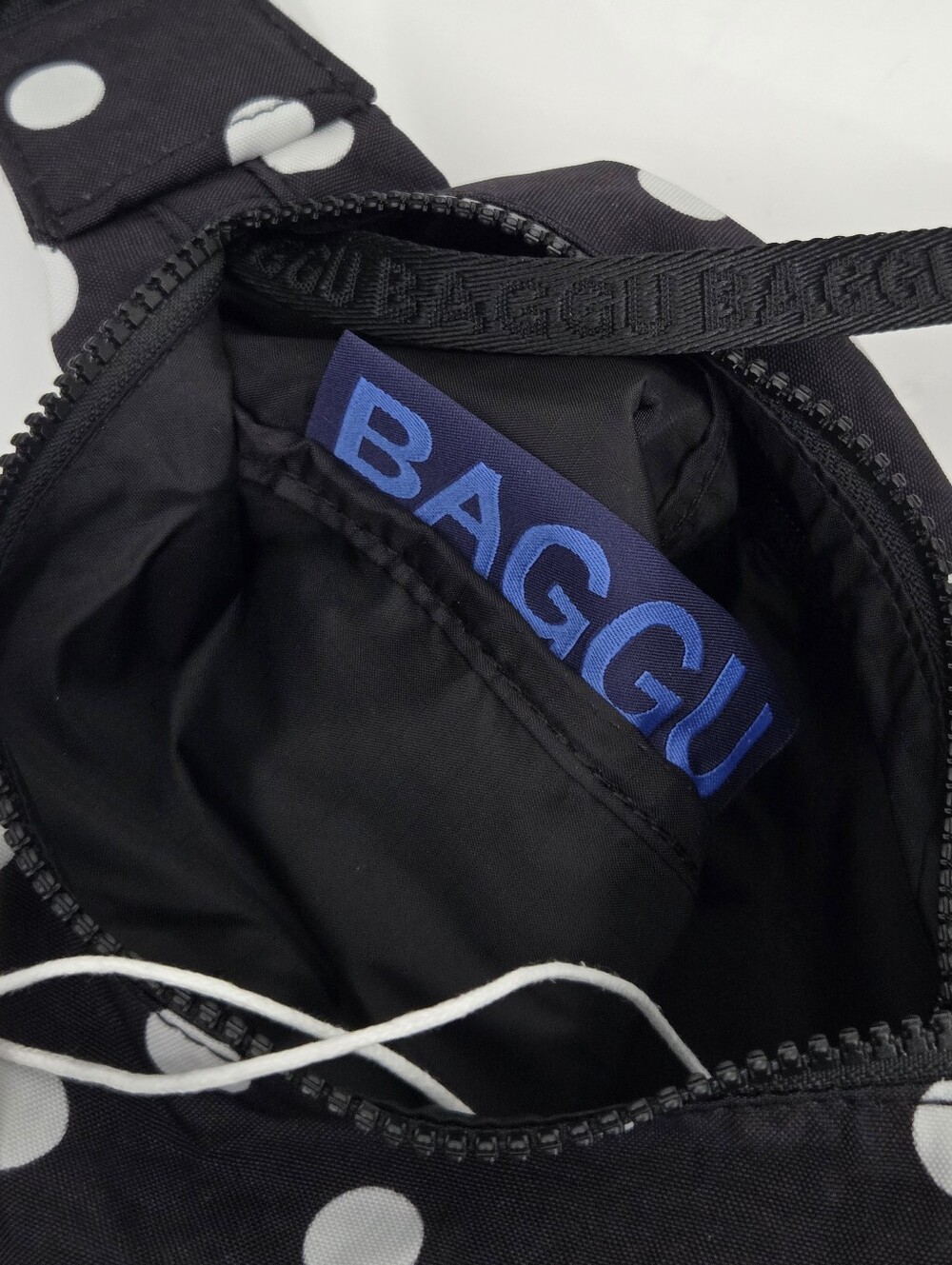 BAGGU MEDIUM NYLON CRESCENT BAG - BLACK & WHITE POLKA DOT - Picture 7 of 7